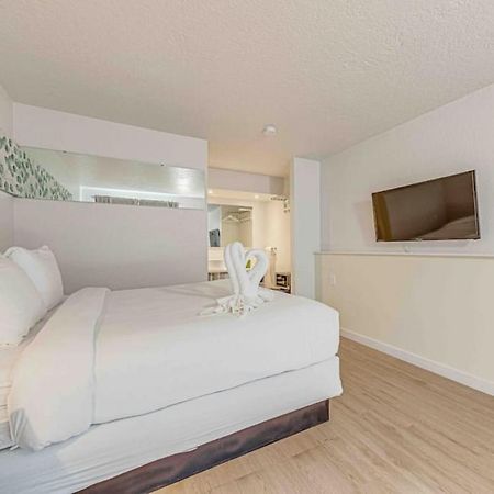 Travel Lodge By Wyndham 10 Min From Disney Киссимми Экстерьер фото
