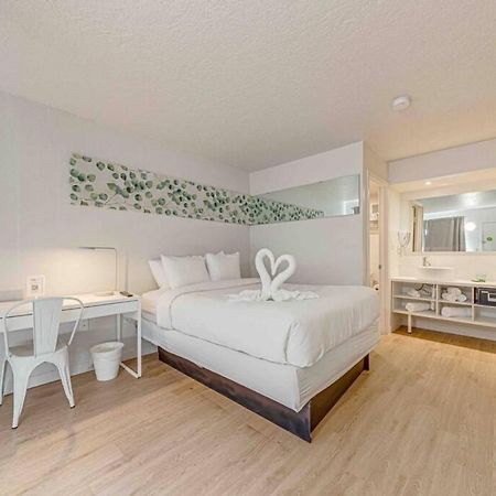 Travel Lodge By Wyndham 10 Min From Disney Киссимми Экстерьер фото